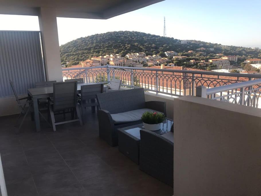 Appart Avec Terrasse Vue Sur Mer Exceptionnelle LʼÎle-Rousse Esterno foto